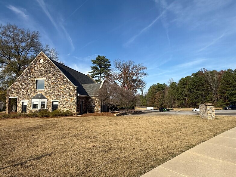 More Photos Of 204 Griffin Park Dr, Birmingham Office For Sale