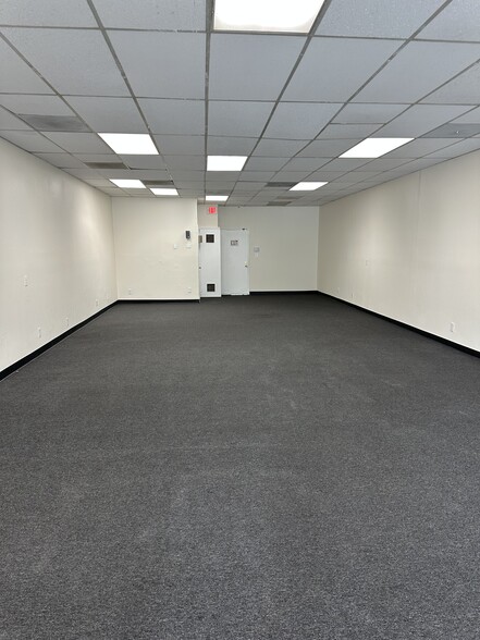 More Photos Of 521-595 S Azusa Way, La Puente General Retail For Lease
