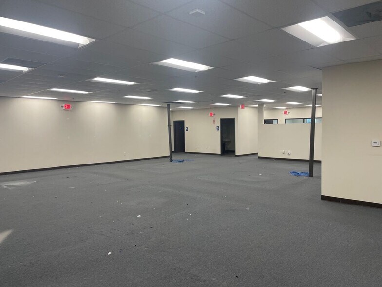 More Photos Of 9950 Remmet Ave, Chatsworth Warehouse For Lease