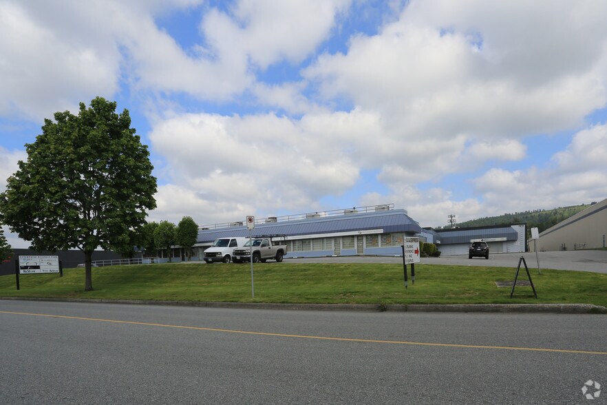 More Photos Of 7973-7979 Enterprise St, Burnaby Warehouse For Lease