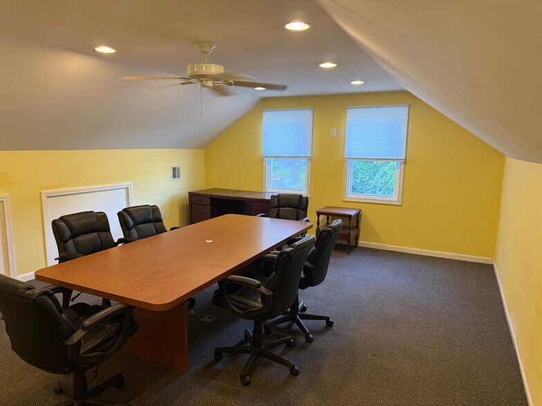 More Photos Of 688 Derby Ave, Seymour Warehouse For Lease