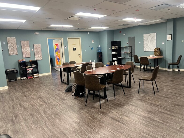 More Photos Of 55 Willow Ln, Marlboro Medical For Lease