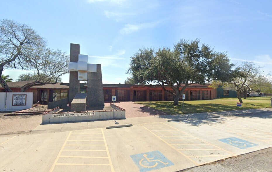 Primary Photo Of 3707 Santa Fe St, Corpus Christi Religious Facility For Lease