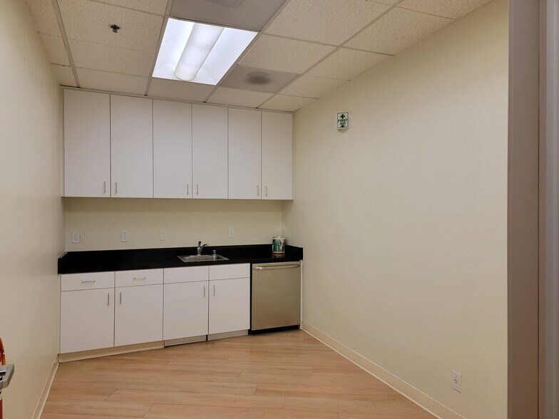 More Photos Of 3281 E Guasti Rd, Ontario Unknown For Lease