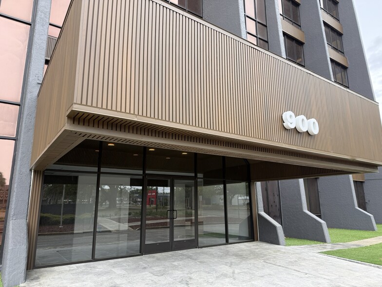 More Photos Of 900 N University Blvd, Jacksonville Medical For Lease