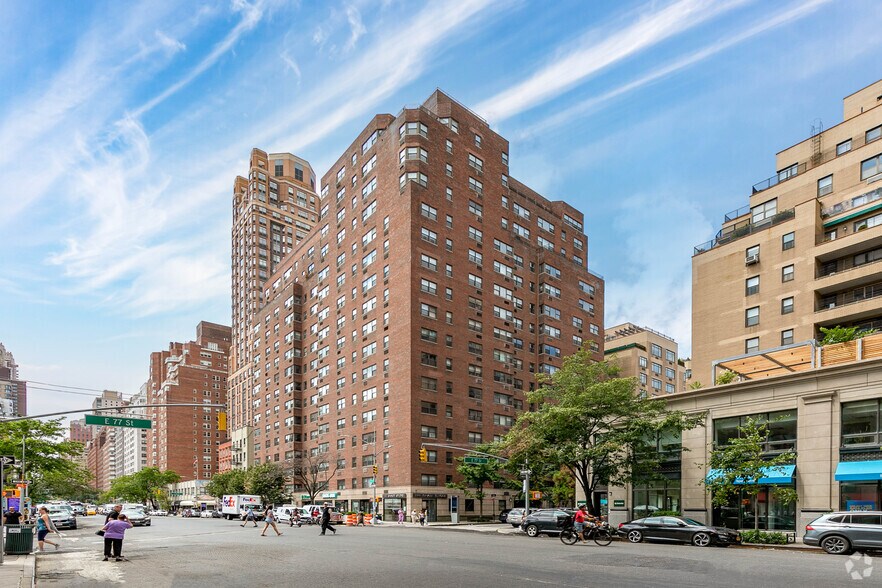 More Photos Of 1340 3rd Ave, New York Apartments For Lease