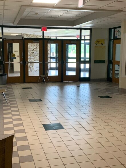 More Photos Of 3994 Wequiock Rd, Green Bay Specialty For Lease