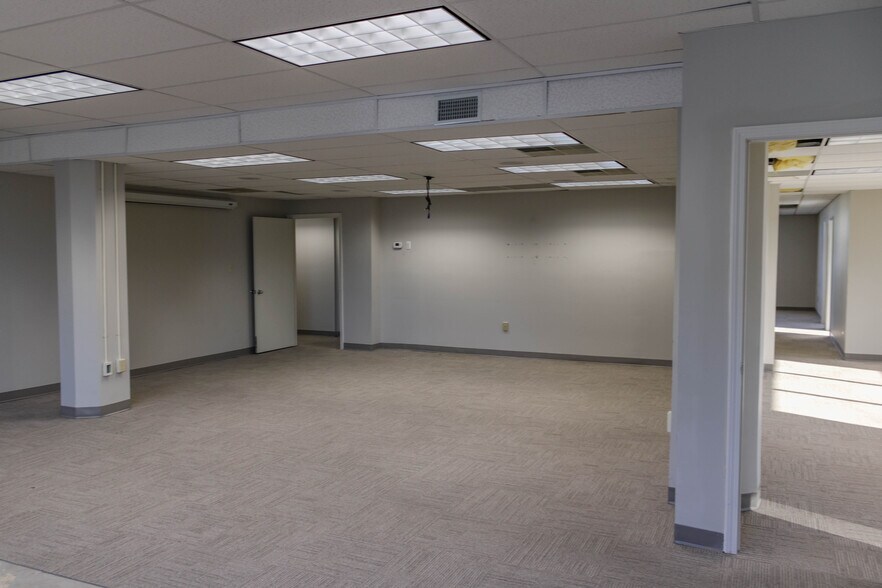 More Photos Of 201 E Markham St, Little Rock Office For Lease