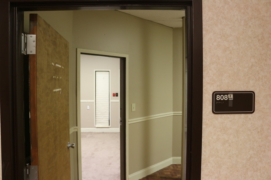 More Photos Of 808 Commerce Blvd, Riverdale Medical For Sale