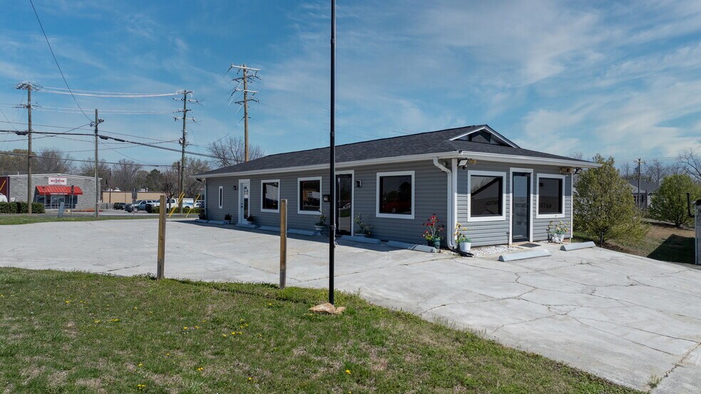 More Photos Of 121 13th St SW, Hickory Office For Sale