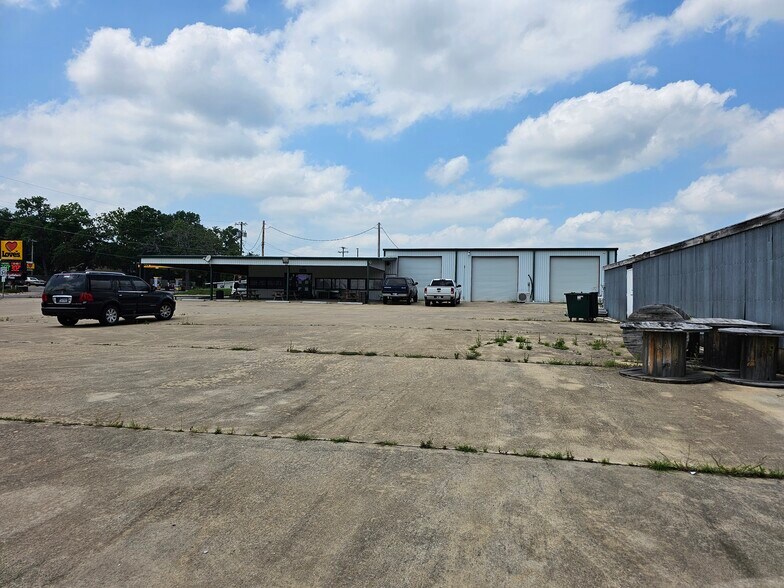 More Photos Of 1210 N 1st Ave, Durant Warehouse For Sale