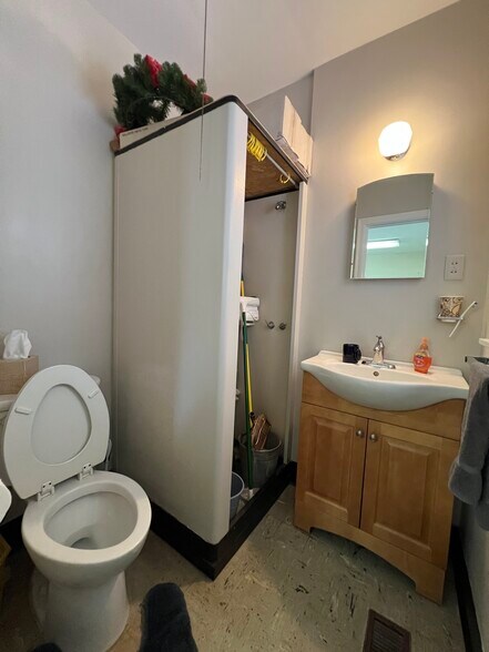 More Photos Of 109 S Main St, Bethel Office For Sale