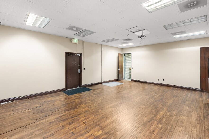 More Photos Of 2525 W Woodland Dr, Anaheim Office For Lease