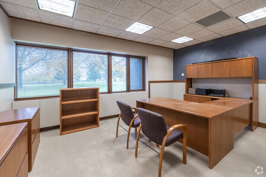 More Photos Of 700 & 734 S Waverly Rd, Holland Office For Lease