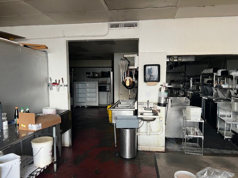 4130 Pennsylvania Ave, Kansas City, MO 64111 Retail For Lease