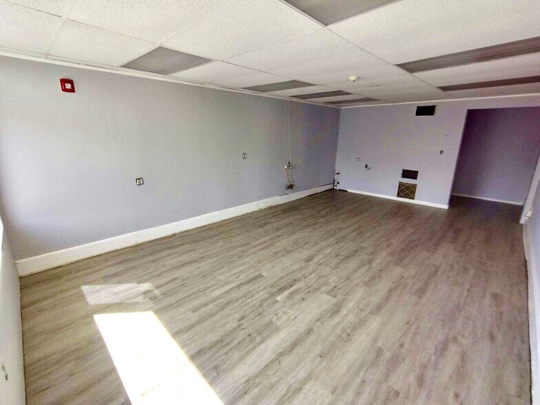 More Photos Of 4 S West Blvd, Newfield Storefront Retail Office For Lease