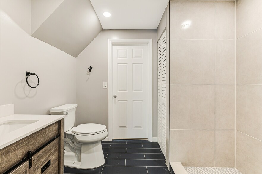 More Photos Of 1911 Dana Dr, Fort Myers Warehouse For Sale