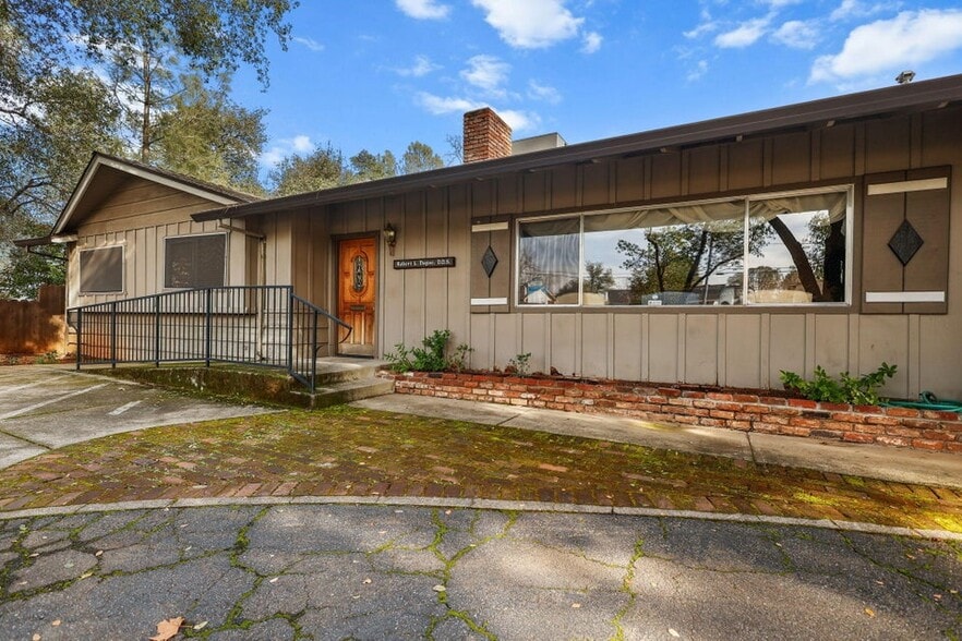 More Photos Of 2081 Victor Ave, Redding Office For Sale
