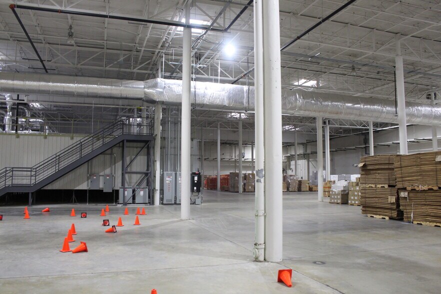 More Photos Of 8333 Hickman Mills Dr, Kansas City Warehouse For Sale