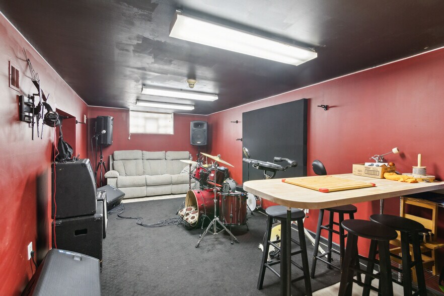 More Photos Of 600 Main St, Riverton Office For Sale