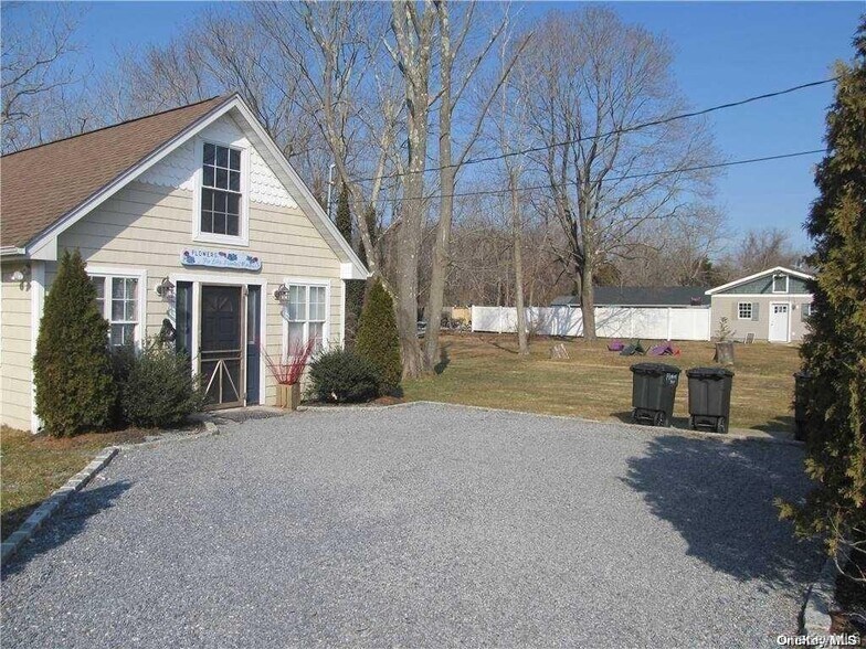 More Photos Of 591 Main St, Center Moriches Apartments For Lease