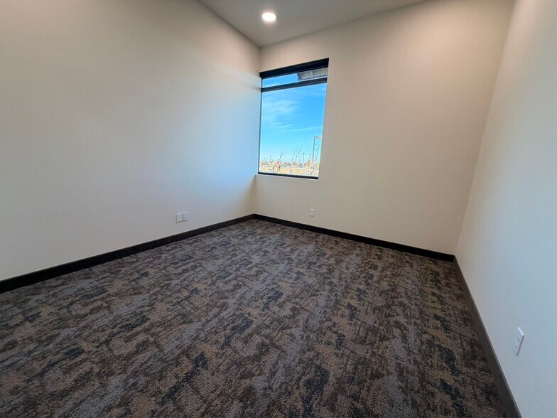 More Photos Of 30 S Louisiana St, Kennewick Loft Creative Space For Lease