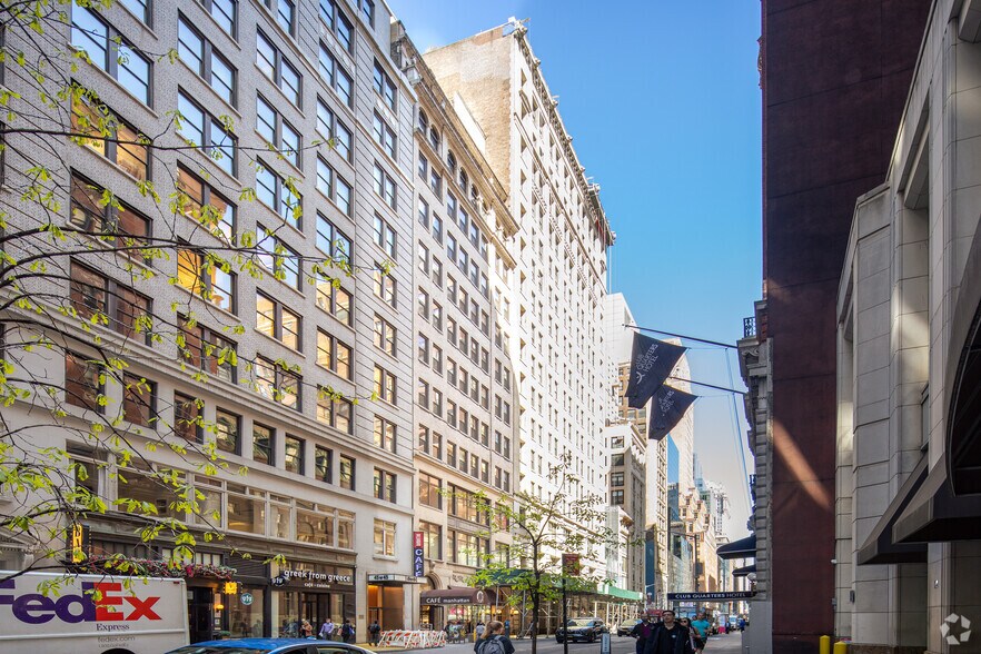 More Photos Of 35 W 45th St, New York Office For Lease
