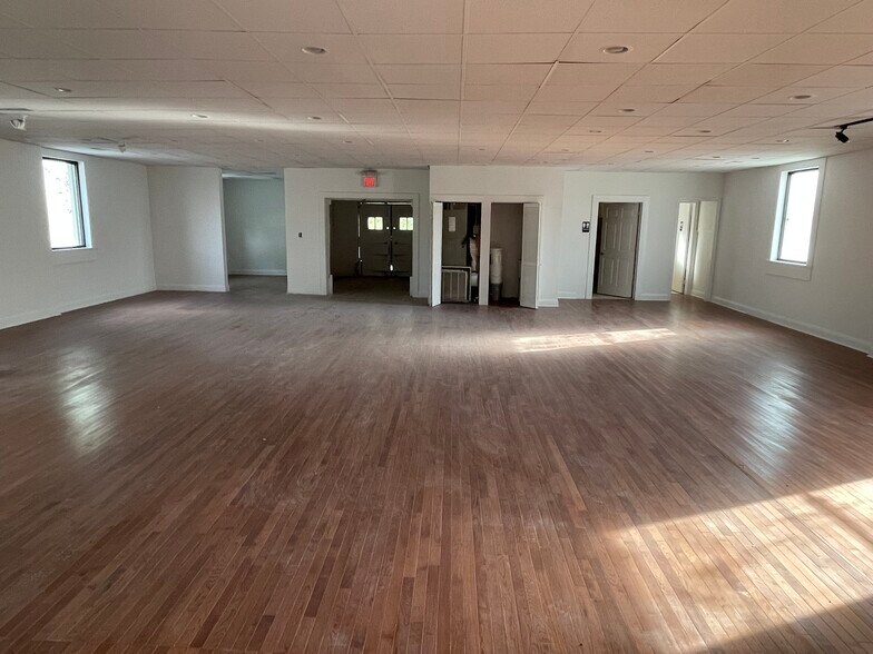 More Photos Of 535 Northern Ave, Hagerstown Showroom For Lease