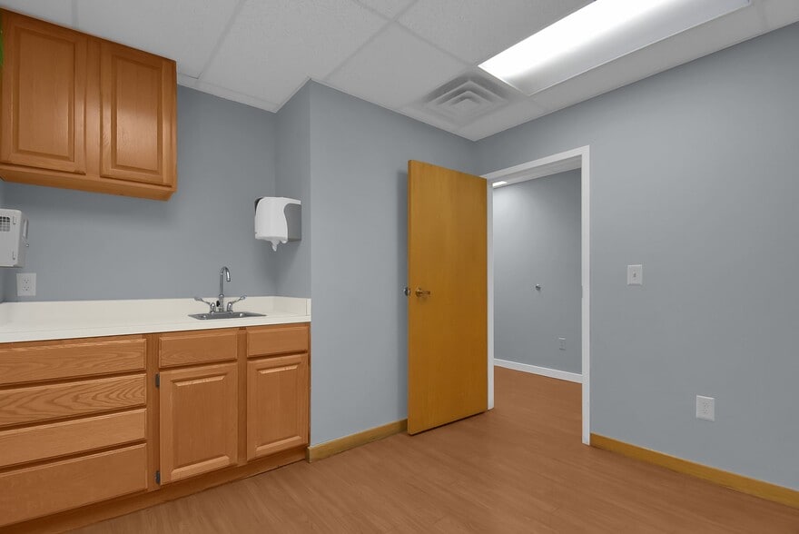 More Photos Of 660 Cooper Rd, Westerville Medical For Sale