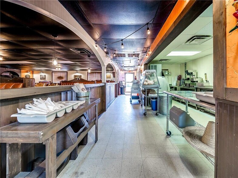 More Photos Of 1901 SW 27th St, El Reno Restaurant For Sale