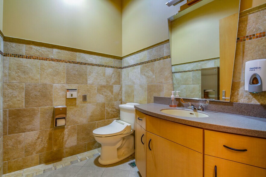 More Photos Of 659 W Hamilton Ave, Eau Claire Medical For Sale