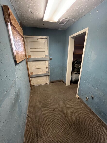 More Photos Of 498 N 500 W, Provo Convenience Store For Sale