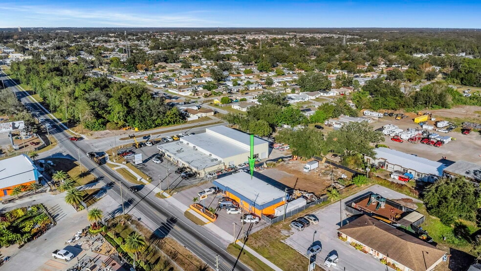 More Photos Of 2922 Grand Blvd, Holiday Flex For Lease