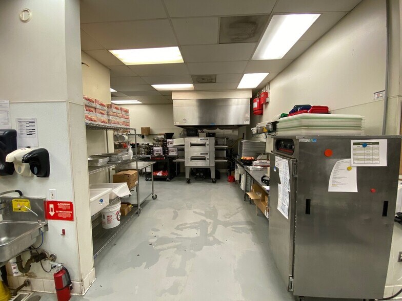 More Photos Of 5200 W Washington Blvd, Los Angeles Flex For Lease