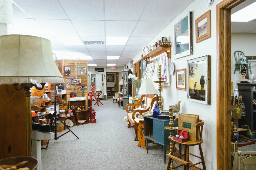 More Photos Of 112-116 E Court Ave, Winterset Storefront Retail Residential For Sale