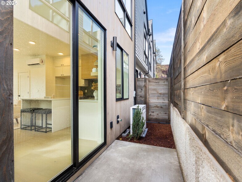 More Photos Of 1911 Broadway St, Vancouver Apartments For Sale