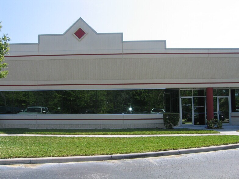 More Photos Of 7751 Kingspointe Pky, Orlando Light Distribution For Lease