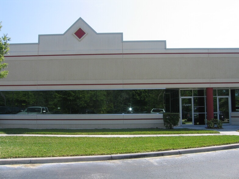 More Photos Of 7751 Kingspointe Pky, Orlando Light Distribution For Lease