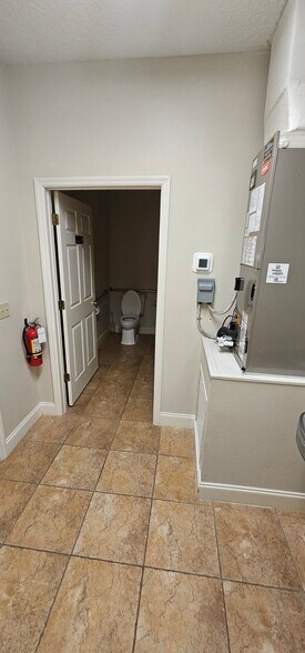 More Photos Of 465 Summerhaven Dr, DeBary Office For Lease