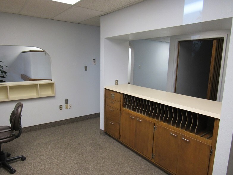 More Photos Of 313 W Country Club Rd, Roswell Medical For Sale