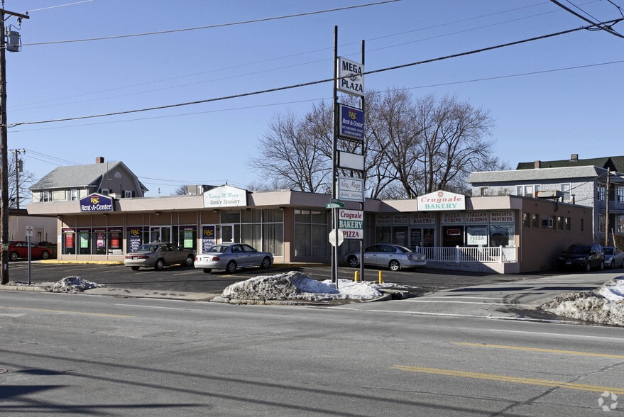 More Photos Of 567 Reservoir Ave, Cranston Storefront For Lease