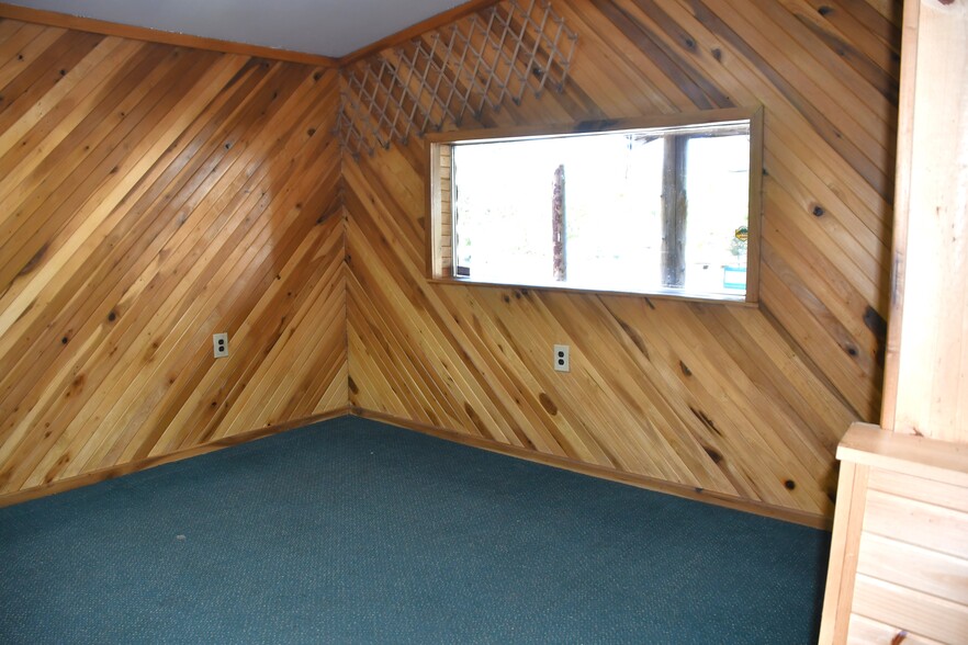 More Photos Of 138 Chestnut St, Marienville General Retail For Sale