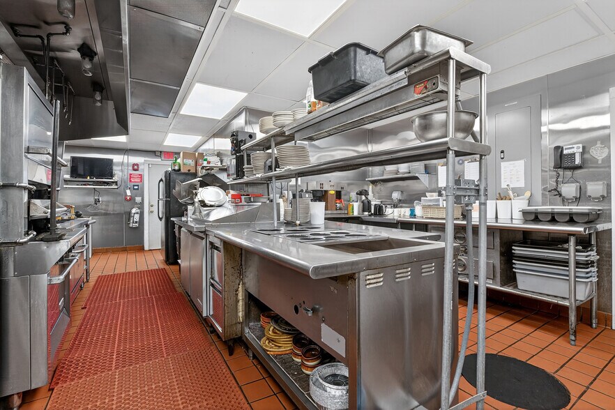 More Photos Of 671-673 Broadway, Bayonne Bar For Sale
