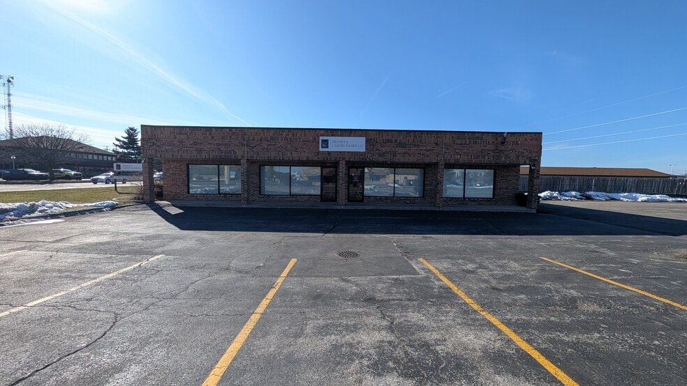 More Photos Of 220 W Edison Rd, Mishawaka Office For Lease