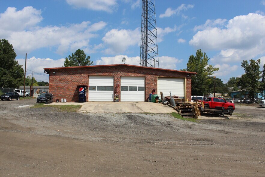 More Photos Of 6522 Landrum Ln, Union City Warehouse For Sale