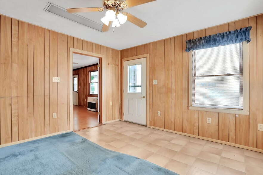 More Photos Of 9604 S Congress St, New Market Office For Sale