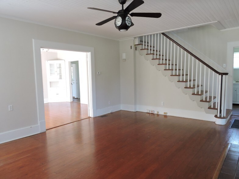 More Photos Of 2218 Mahan Dr, Tallahassee Office Residential For Sale