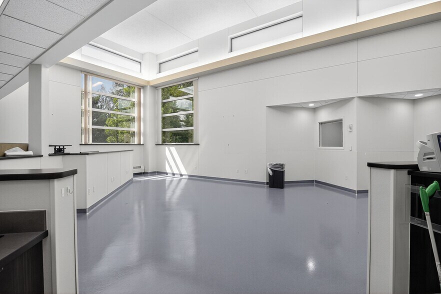 More Photos Of 175 Hawley St, Marquette Medical For Sale