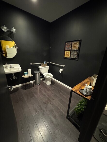 More Photos Of 915 W Fisher St, Monticello Office For Lease