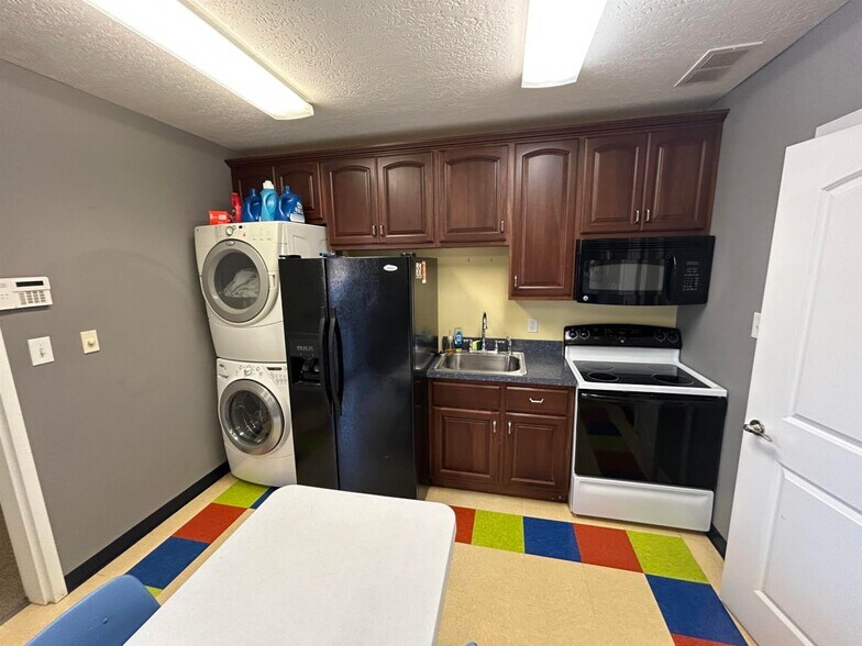 More Photos Of 10015 Main St, Whitesville General Retail For Lease